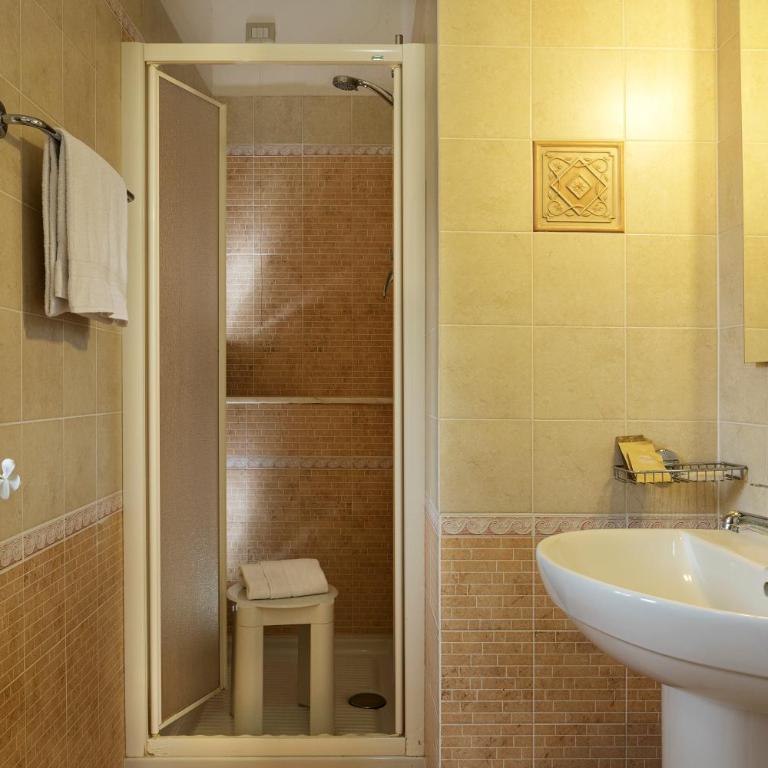 Hotel Sacro Cuore - Camera Tripla Superior - 8