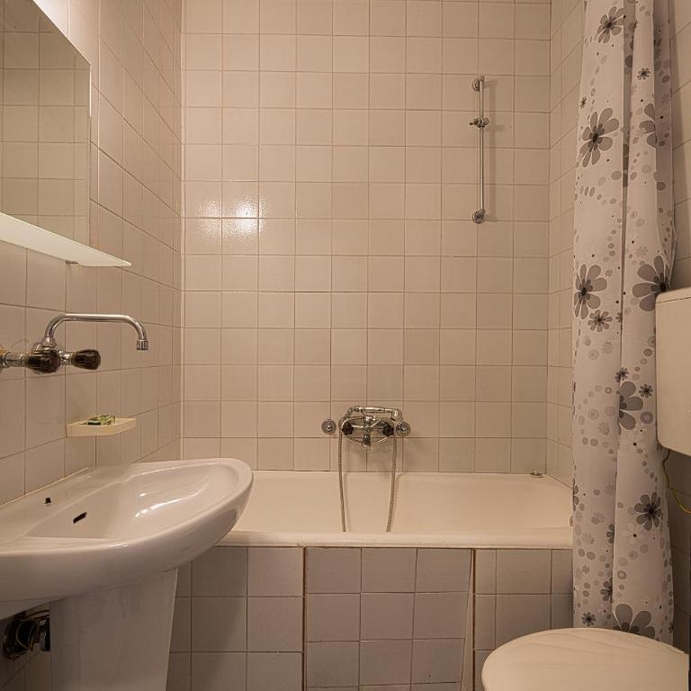 Madra Rooms and Apartments - Porodični Studio - 1