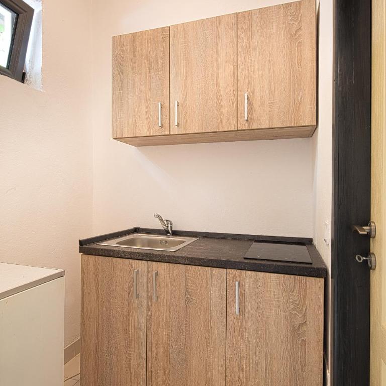 Madra Rooms and Apartments - Standardni Trokrevetni Studio - 4