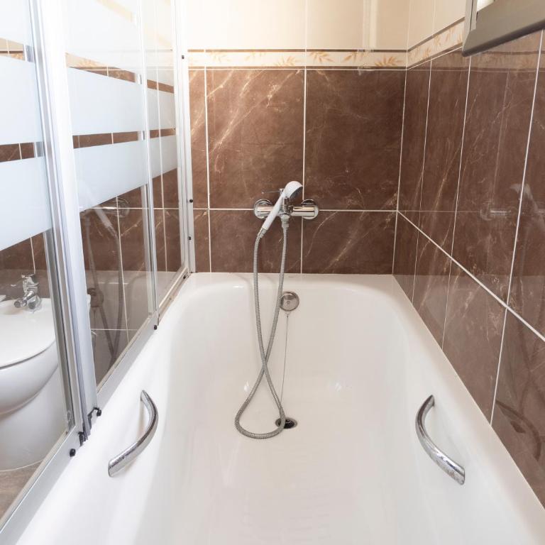 Villa Victor - Three-Bedroom House - 22
