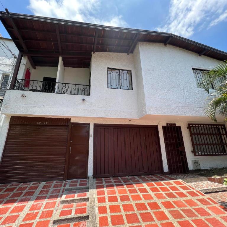 AMPLIO APARTAMENTO AMOBLADO SECTOR LAURELES-ESTADIO Paris - Two-Bedroom Apartment - 12