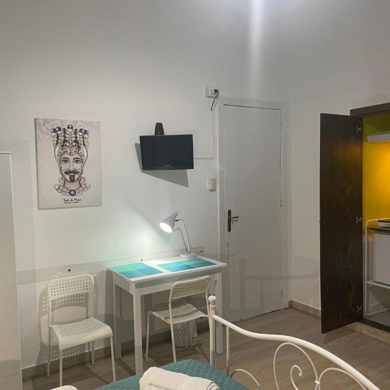 Casa Vittoria - Double Room with Private Bathroom - 13