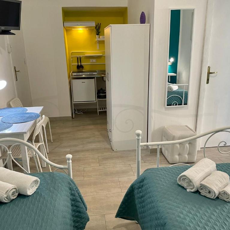 Casa Vittoria - Triple Room with Private Bathroom - 14