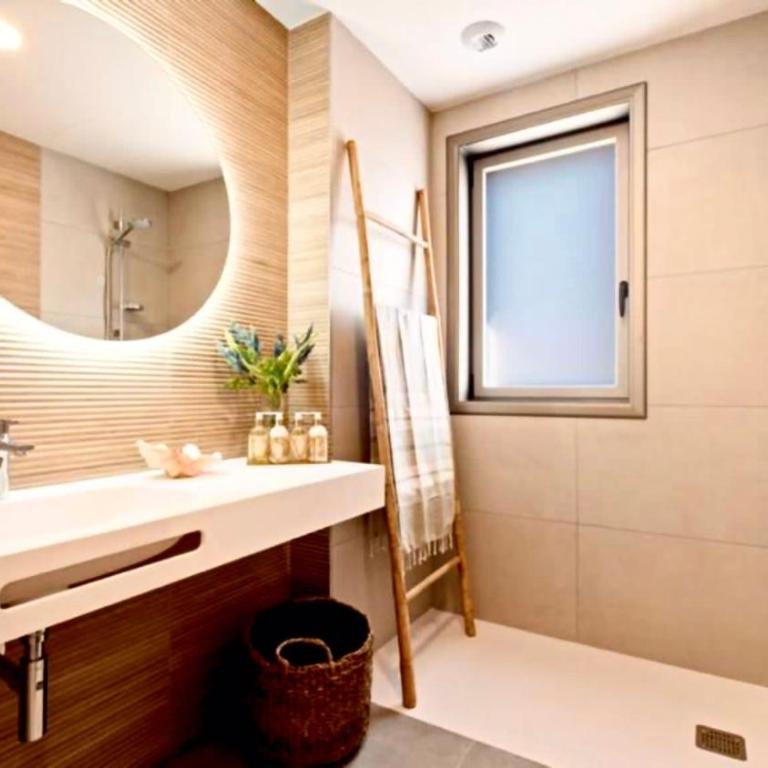Golf Tenerife South xx Wheel Accessible Shower xx Free WIFi xx Private Pool 30 degrees xx Two Terraces 30m2x60m2 xxFree Parking xx Mountain view xx Flatscreen 65 inch xx - Villa de 3 dormitorios - 24