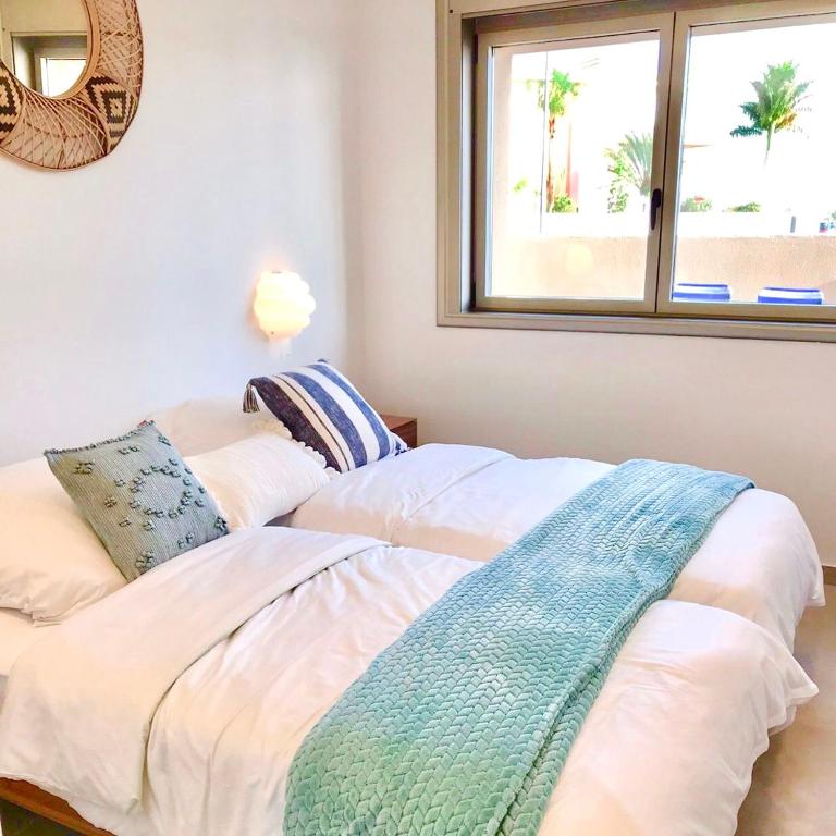 Golf Tenerife South xx Wheel Accessible Shower xx Free WIFi xx Private Pool 30 degrees xx Two Terraces 30m2x60m2 xxFree Parking xx Mountain view xx Flatscreen 65 inch xx - Villa de 3 dormitorios - 17