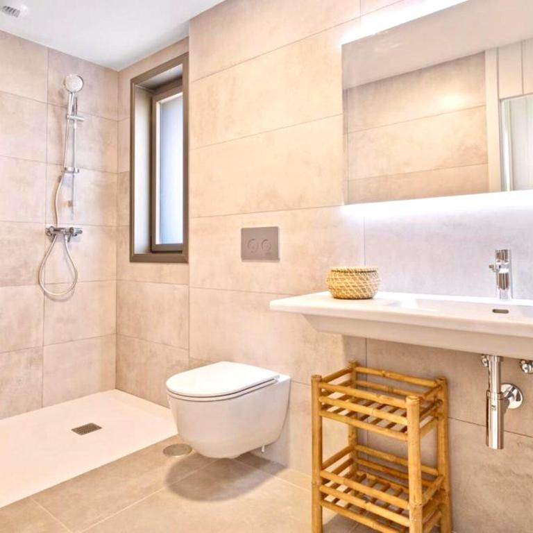 Golf Tenerife South xx Wheel Accessible Shower xx Free WIFi xx Private Pool 30 degrees xx Two Terraces 30m2x60m2 xxFree Parking xx Mountain view xx Flatscreen 65 inch xx - Villa de 3 dormitorios - 20