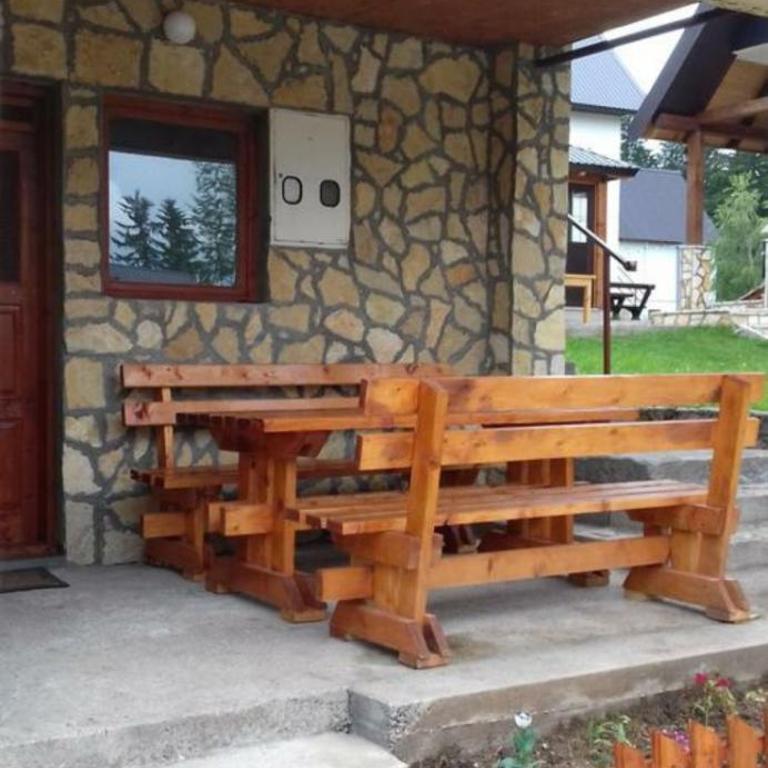 Apartments & Rooms Vitko - Economy Triple Room with Shared Bathroom - 2