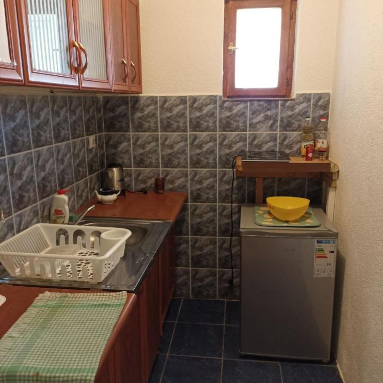 Apartments & Rooms Vitko - Economy Triple Room with Shared Bathroom - 5