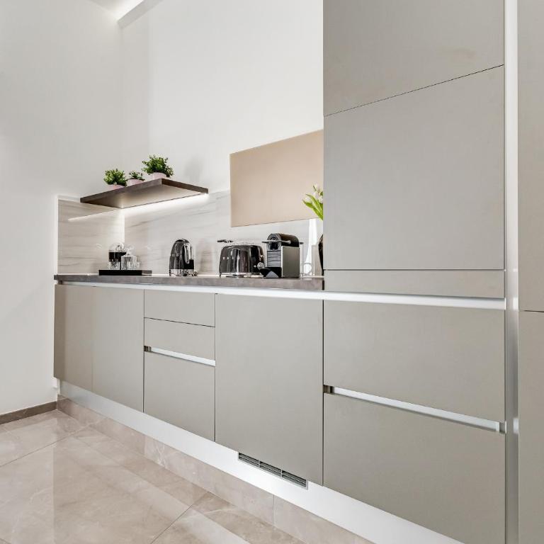 UnoSeiTre - Luxury Apartment & Suite - Suite Lit King-Size - 11