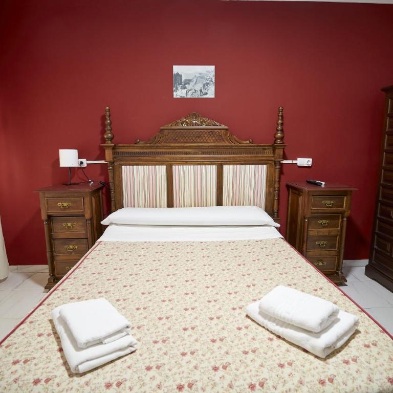 Hotel Virgen de los Reyes - Habitación con cama grande - 10