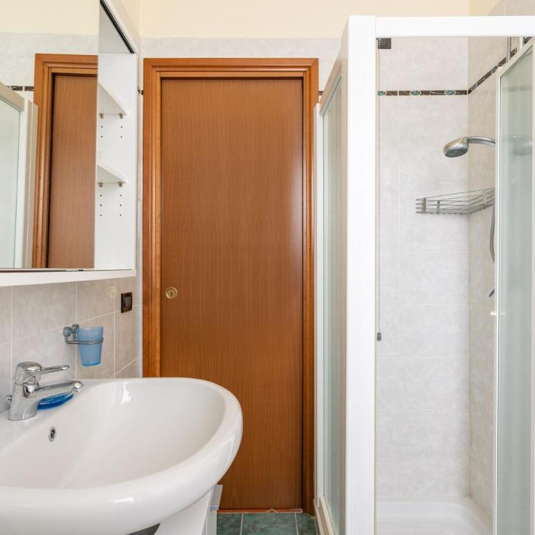 HOST4U - MARGE Beautiful Apartment with Pool and Private Parking in Padenghe del Garda - Deluxe Apartment - 23