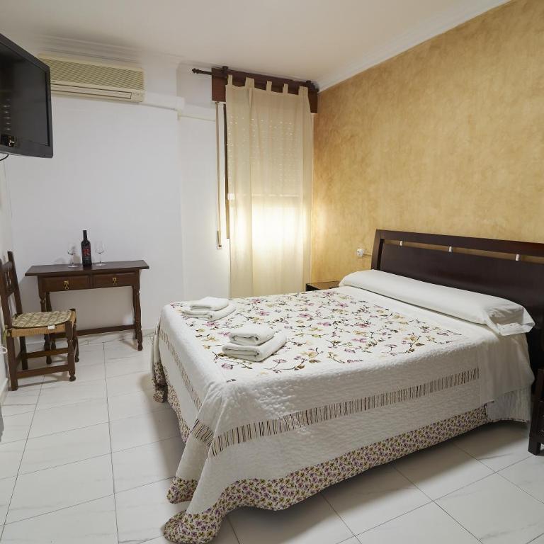 Hotel Virgen de los Reyes - Habitación con cama grande - 1
