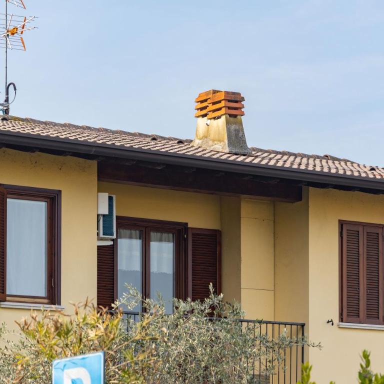 HOST4U - MARGE Beautiful Apartment with Pool and Private Parking in Padenghe del Garda - Deluxe Apartment - 8