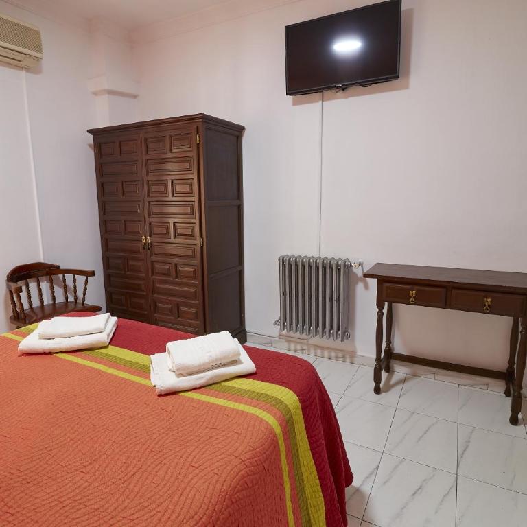 Hotel Virgen de los Reyes - Habitación con cama grande - 6
