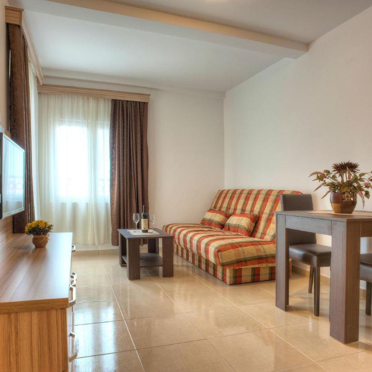 Guest House Maslina - Family Two-Bedroom Suite - 3