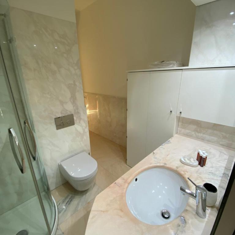 [Elegante Appartamento in Centro] - Appartamento con 2 Camere da Letto - 12
