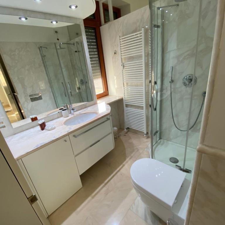 [Elegante Appartamento in Centro] - Appartamento con 2 Camere da Letto - 10