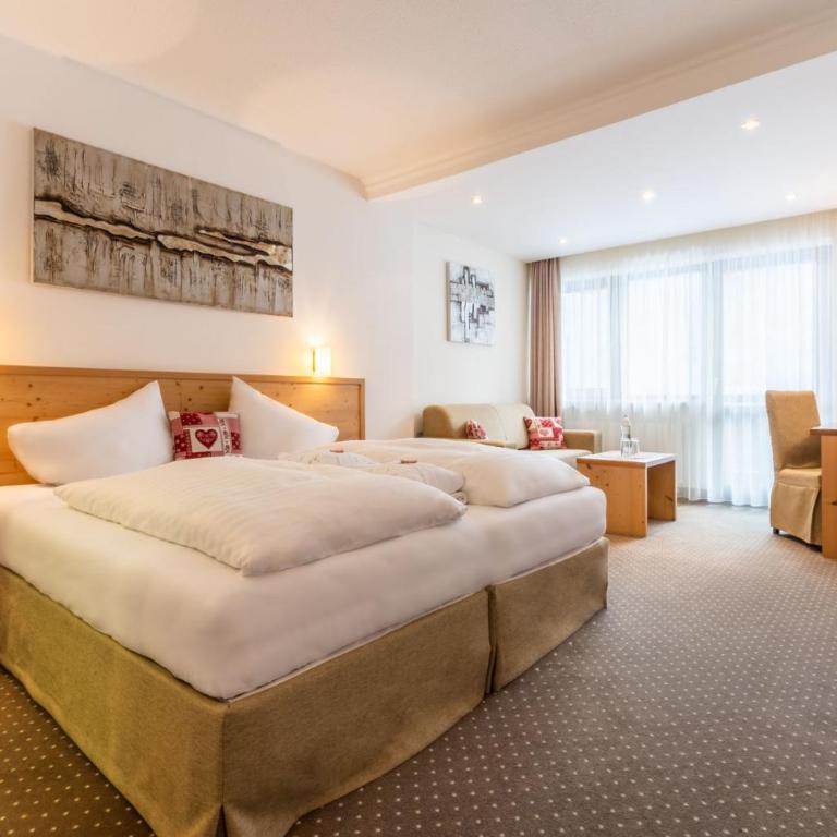Sporthotel Cristall - Doppelzimmer mit Balkon und Bergblick - 2
