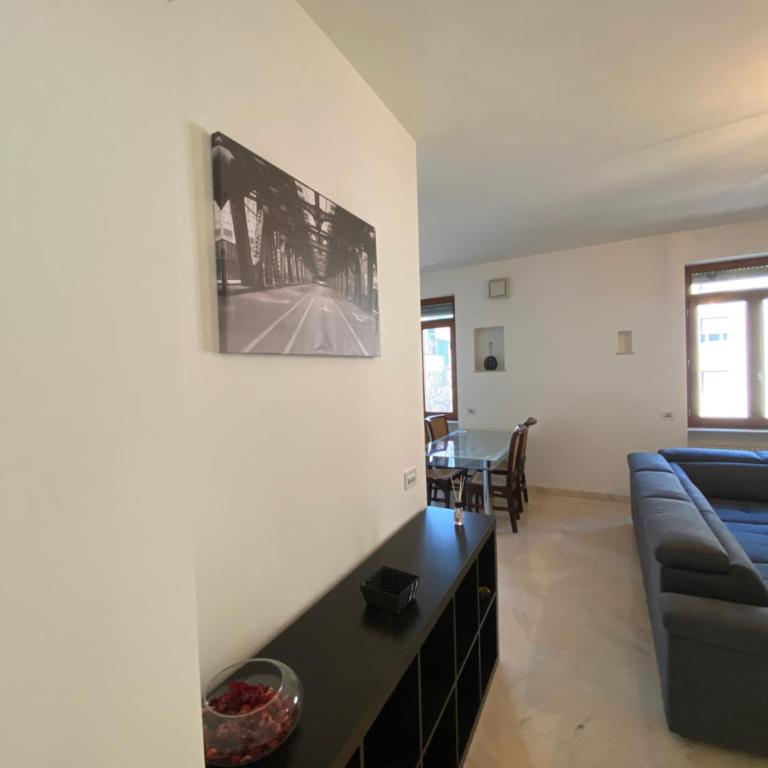 [Elegante Appartamento in Centro] - Appartamento con 2 Camere da Letto - 17