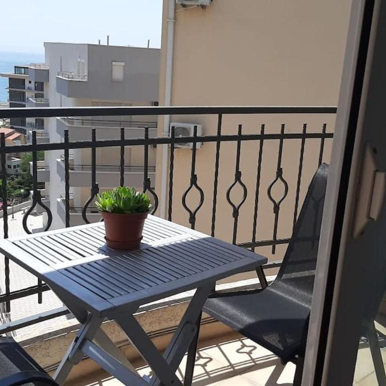Comfort Zone - one bedroom condo with the sea view - One-Bedroom Apartment - 1