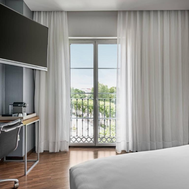 AC Hotel Burgos by Marriott - Habitación Estándar Plus con cama extragrande y vistas a la ciudad - 2
