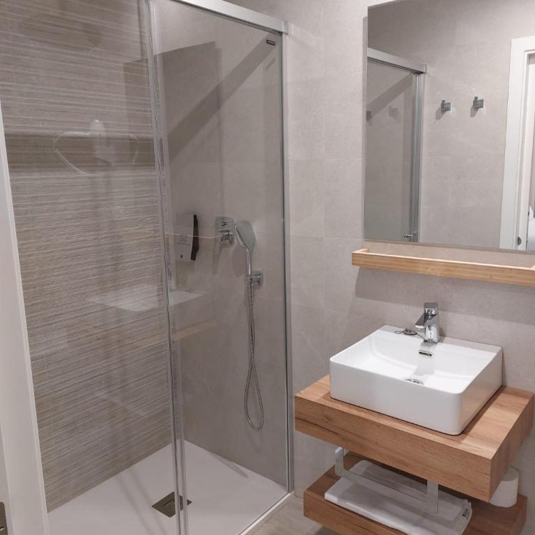 Nerja VG Hostal Boutique - Habitación Doble con balcón - 6