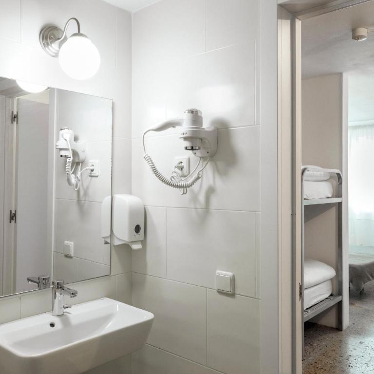 Casa Jam Barcelona - Family Room with Private Bathroom - 7