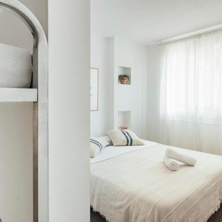 Casa Jam Barcelona - Family Room with Private Bathroom - 3