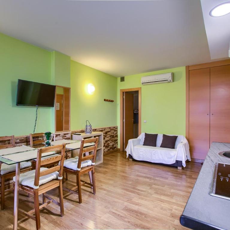 Apartamentos Barajas - Superior Studio - 14