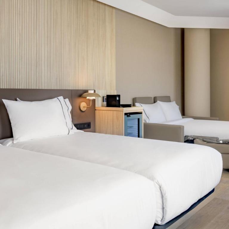 AC Hotel by Marriott Tenerife - Habitación Doble Familiar con vistas a la ciudad - 2 camas - 1