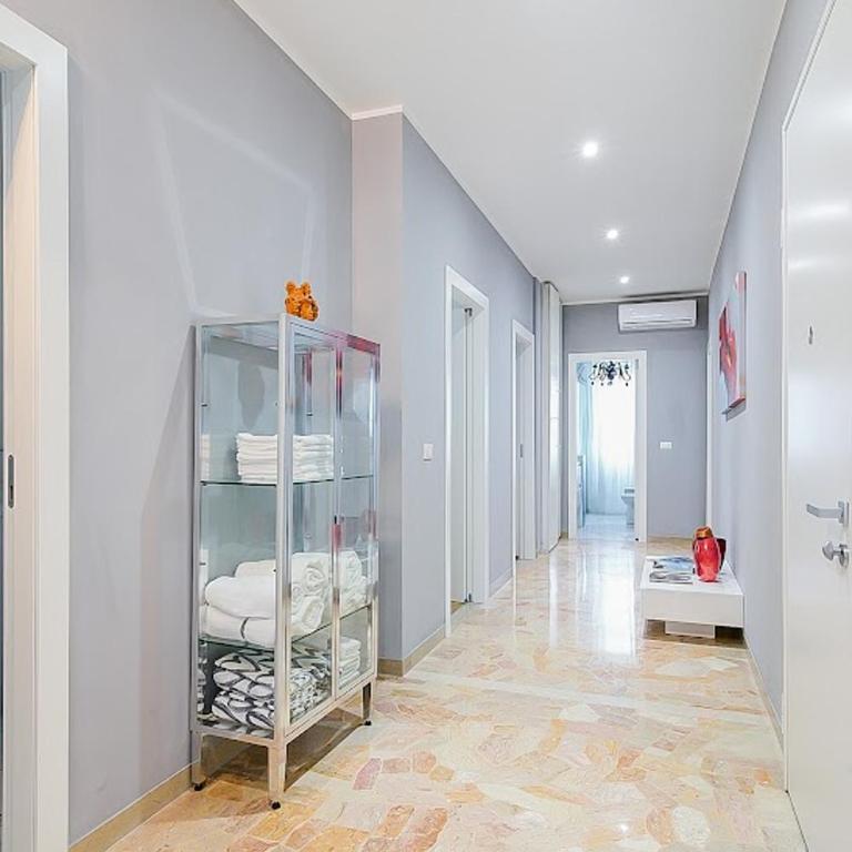 Elegant & Spacious - 30 min from Venice - King beds! - Three-Bedroom Apartment - 20