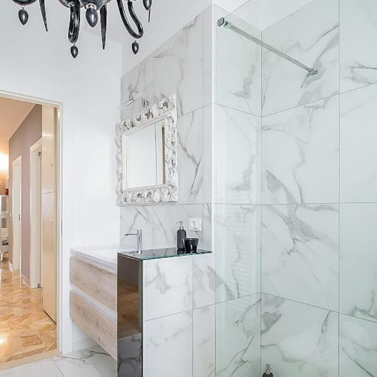 Elegant & Spacious - 30 min from Venice - King beds! - Three-Bedroom Apartment - 30