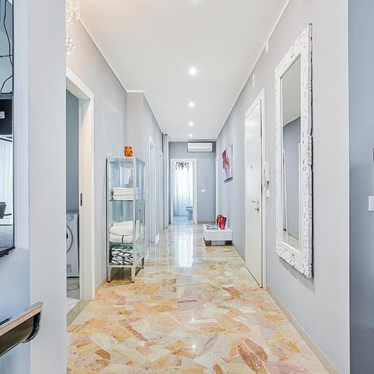 Elegant & Spacious - 30 min from Venice - King beds! - Three-Bedroom Apartment - 21