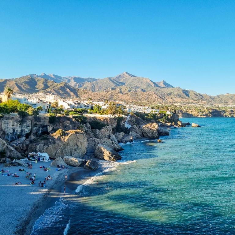 Newly renovated apartment in Nerja with huge pool - Apartamento de 2 dormitorios - 36