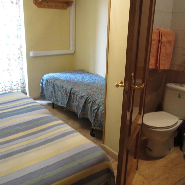 Pensión Mollo - Zweibettzimmer mit Zustellbett - 2