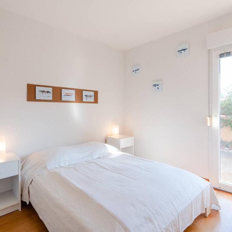 Villa spacieuse à Gruissan, 4 chambres, jardin privé, clim, proche plage, idéal familles/amis - FR-1-409A-18 - Villa - 6