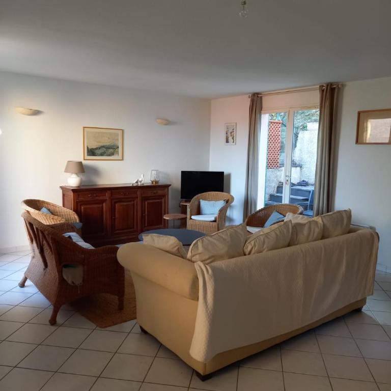 "Villa Llum i Mar", au coeur de Banyuls sur mer, 3 chambres avec climatisation, 2 SDB, garage,6 personnes, classée 3 étoiles - Villa 3 Chambres - 2