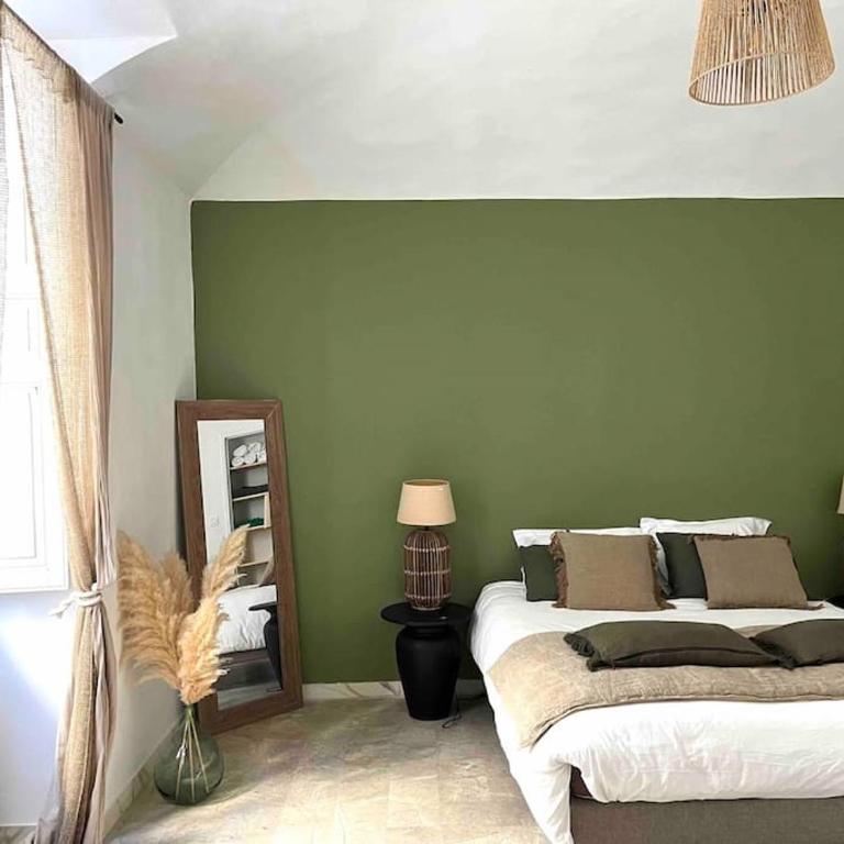 83m2 de charme au coeur de la cité impériale - Appartement 2 Chambres - 1