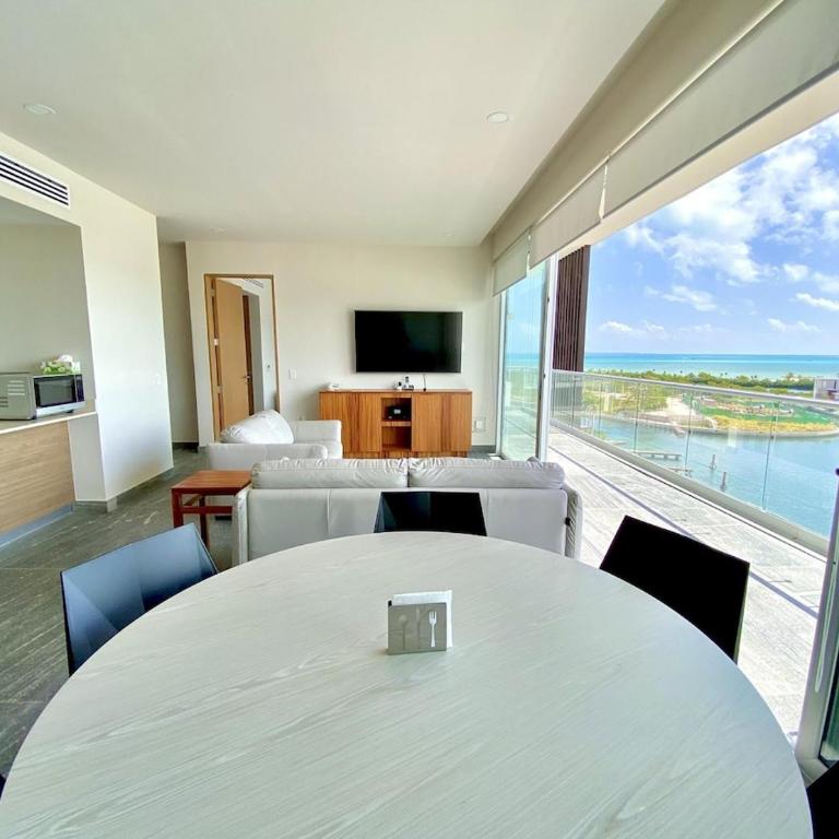 Rooftop pool- family apartment- ocean view -close - Three-Bedroom Apartment with Water View - 1