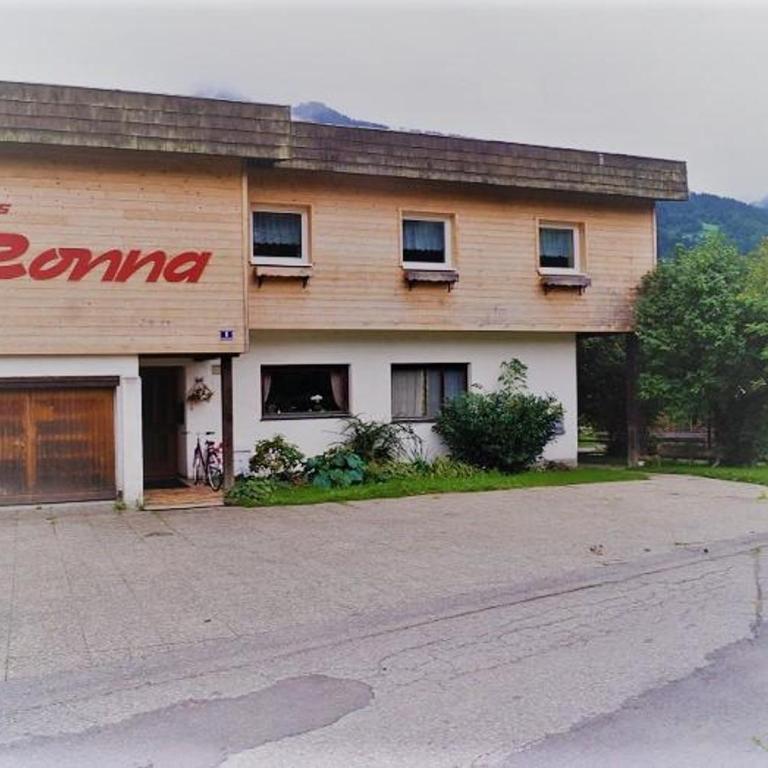 Haus Ronna - Three-Bedroom Apartment with Shower - 1