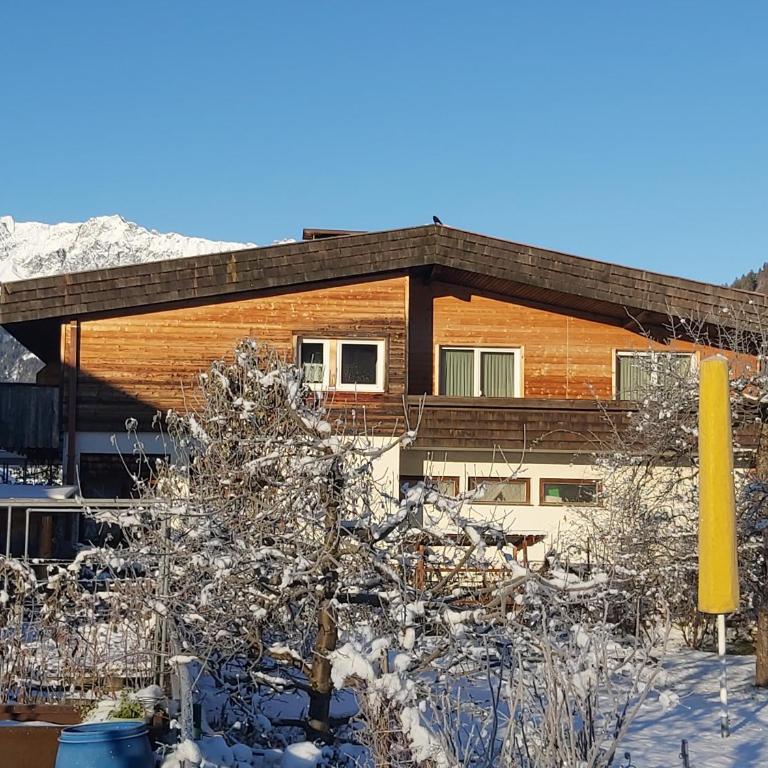 Haus Ronna - Three-Bedroom Apartment with Shower - 6