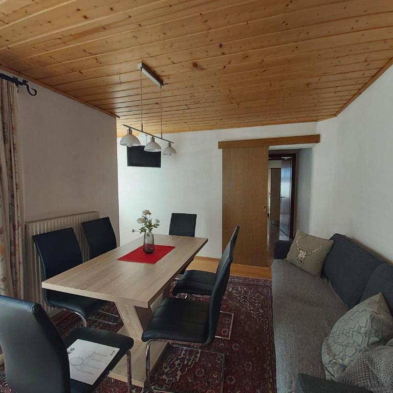 Haus Ronna - Three-Bedroom Apartment with Shower - 19