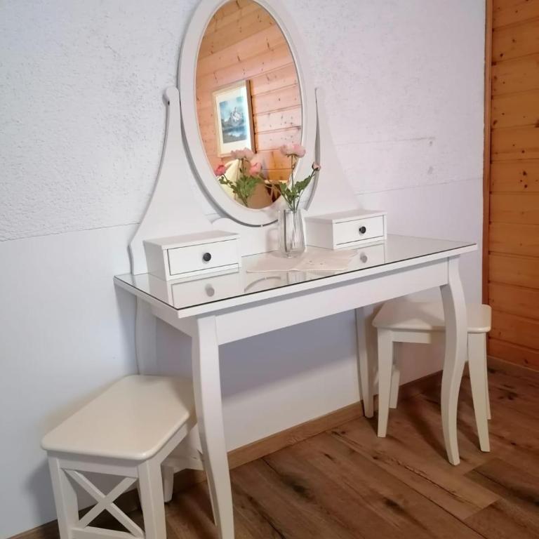 Haus Ronna - Three-Bedroom Apartment with Shower - 24