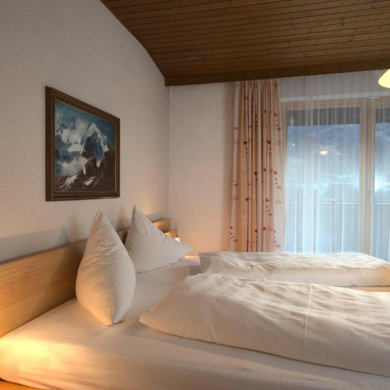 Haus Ronna - Three-Bedroom Apartment with Shower - 26