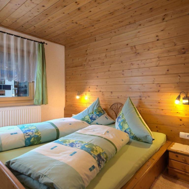Haus Ronna - Three-Bedroom Apartment with Shower - 29