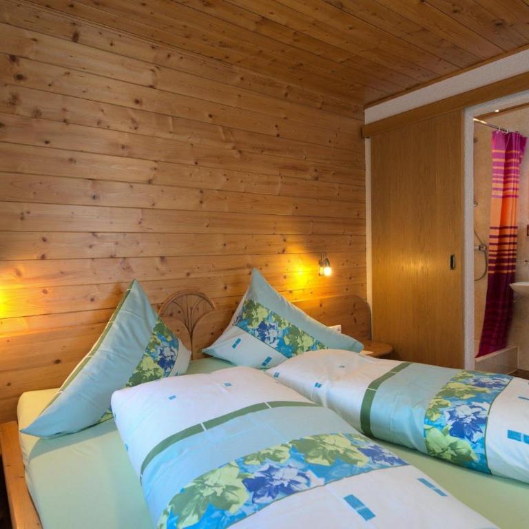 Haus Ronna - Three-Bedroom Apartment with Shower - 30