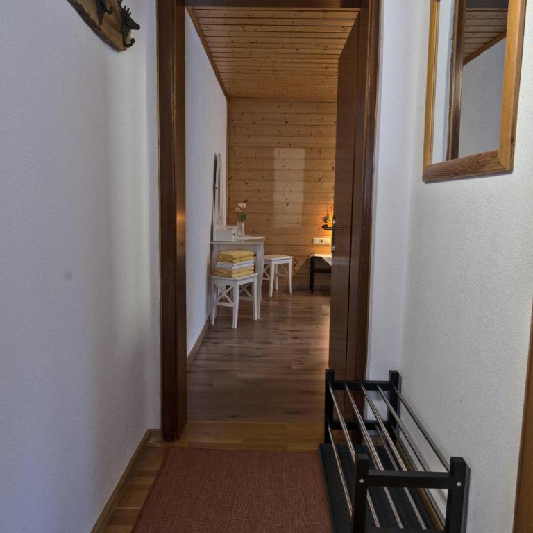 Haus Ronna - Three-Bedroom Apartment with Shower - 31