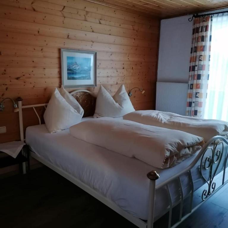 Haus Ronna - Three-Bedroom Apartment with Shower - 33