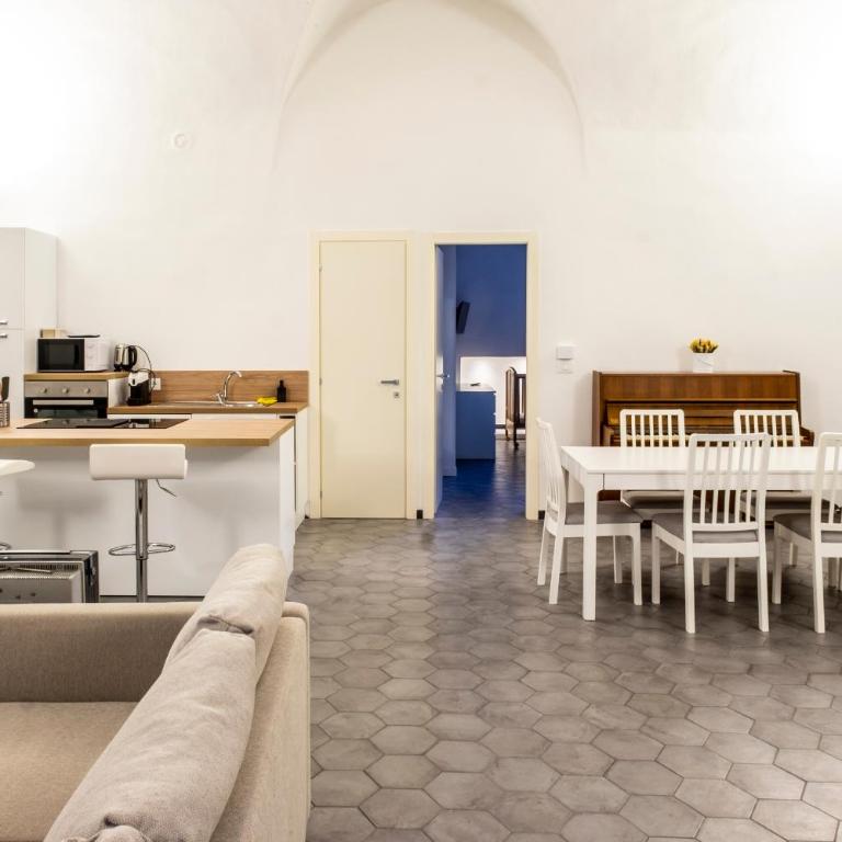 Affittacamere Archivolto del Teatro - Habitación con cama extragrande y balcón - 4