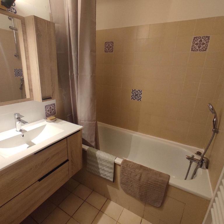 Résidence les chênes blancs Appartement T2 - One-Bedroom Apartment - 6